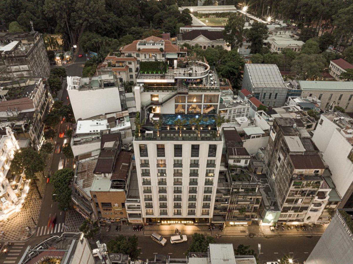 La Siesta Premium Saigon Otel Ho Şi Min Dış mekan fotoğraf Aerial view of the hotel