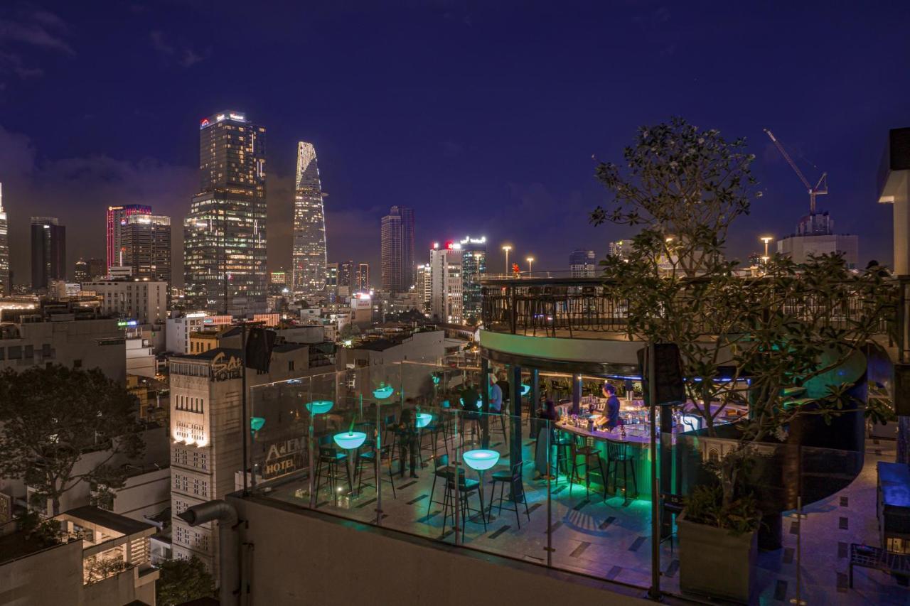 La Siesta Premium Saigon Otel Ho Şi Min Dış mekan fotoğraf View from the rooftop bar
