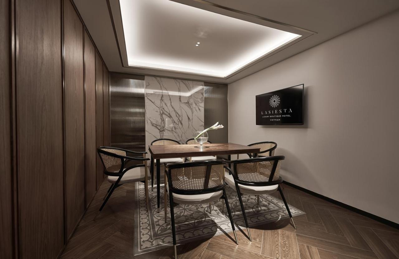 La Siesta Premium Saigon Otel Ho Şi Min Dış mekan fotoğraf A meeting room at the Amista business center