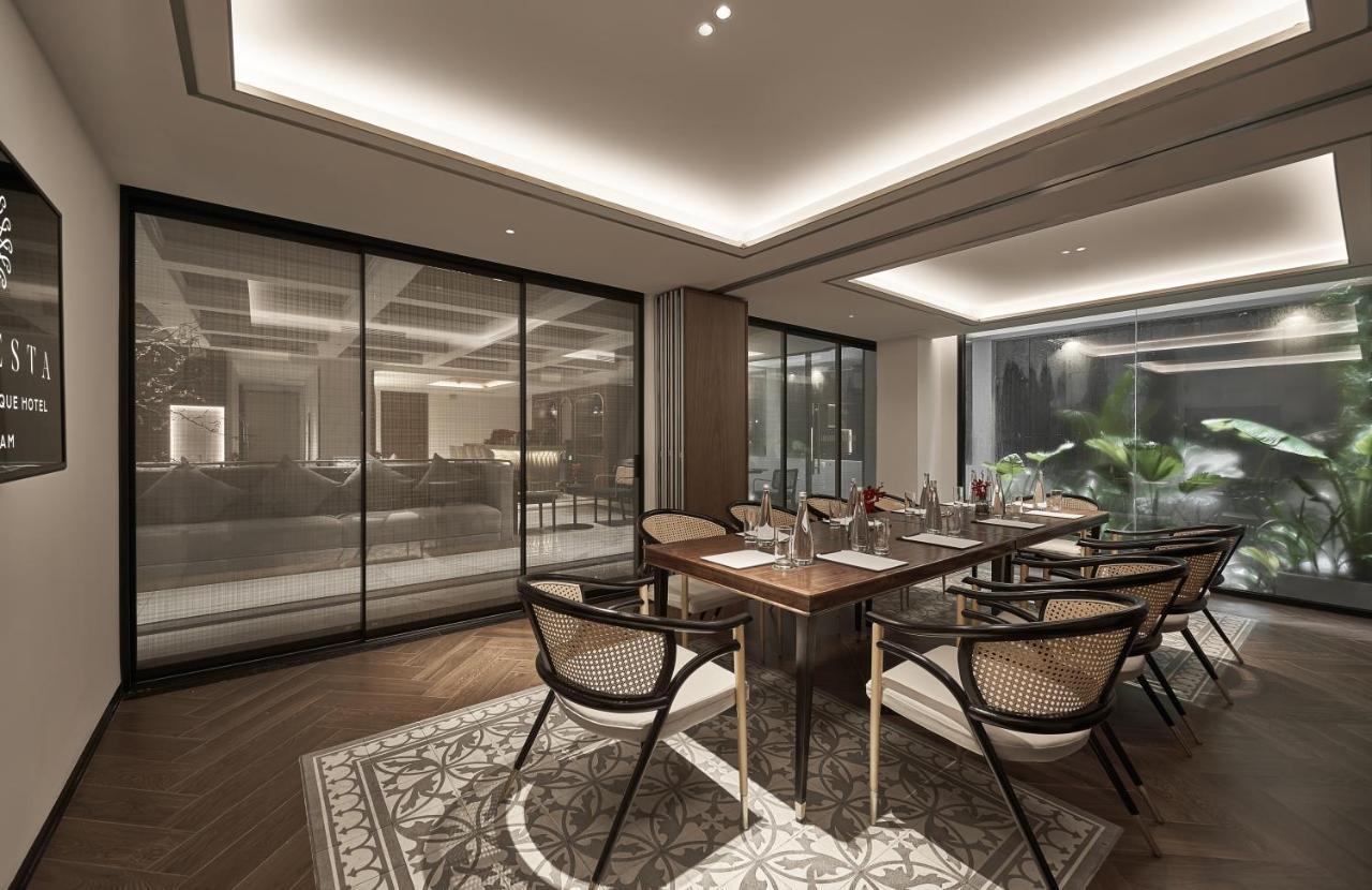 La Siesta Premium Saigon Otel Ho Şi Min Dış mekan fotoğraf The interior of the restaurant