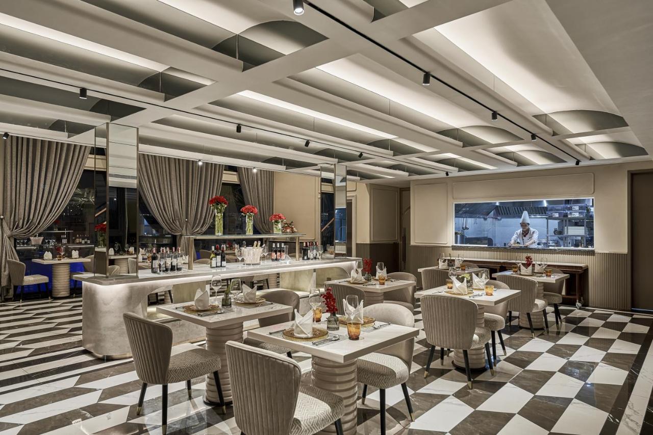 La Siesta Premium Saigon Otel Ho Şi Min Dış mekan fotoğraf The restaurant